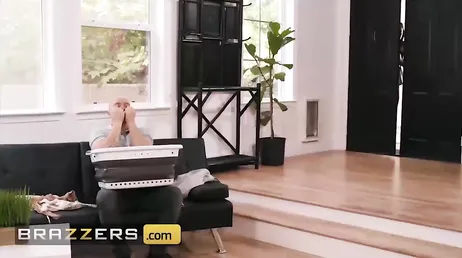 Hij was geschokt toen hij haar halfnaakt zag omkleden