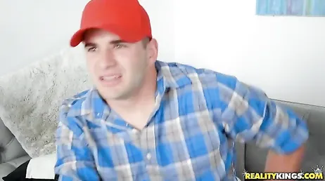 Non riesco a guardare, cazzo, è solo che è la madre del mio migliore amico!!