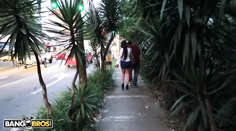 Colombienne amateur à très gros cul chevauchant une grosse bite noire