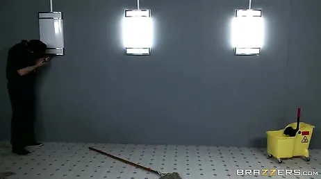 Er liegt im Sterben, die Krankenschwester bereitet ihm eine letzte Freude...!!
