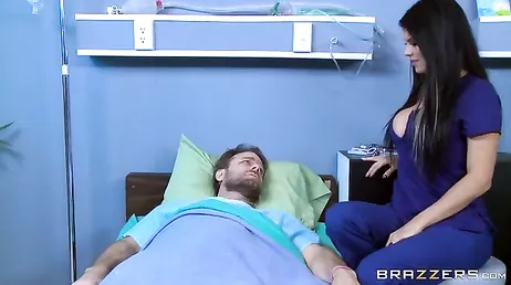 Er liegt im Sterben, die Krankenschwester bereitet ihm eine letzte Freude...!!