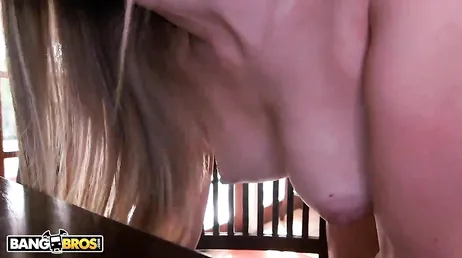 Le cul de Rachel Rayye n'est pas normal, putain quel putain de cul elle a !