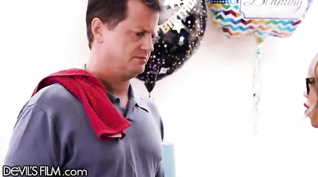 Son père lui a préparé une fête d'anniversaire très spéciale.