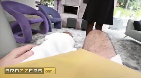 Il n'y a rien qui la met tellement en colère qu'une baise anale ne la calme pas.