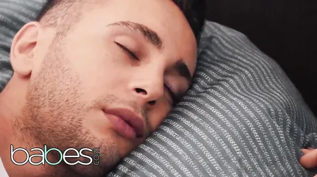 Sono tornata a casa dalla palestra, arrapata e persa, e il mio ragazzo stava dormendo nel letto...