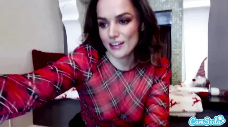 Quand Tori Black a froid, elle allume la cheminée et la webcam