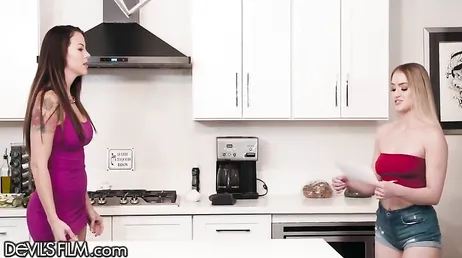 Ik hou ervan hoe je je schoonzusje eet, je zou het je broer moeten leren