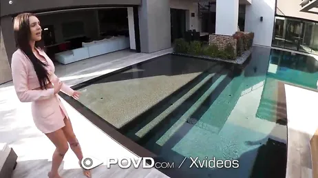 L'agent immobilier Gabbie Carter conclut une bonne vente...