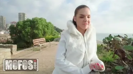 Russe vicieuse baisée pour de l'argent dans un point de vue de la ville