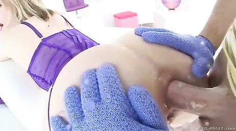 Excelente vídeo pornô XXX de sexo pesado com a cruel Ella Nova