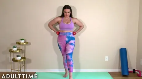 Mit dem Cameltoe, den sie markiert, und dem tiefen Hals, den sie hat, wird sie uns in den Wahnsinn treiben