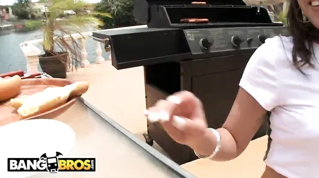 Esse cachorro-quente tem gosto de outra coisa... Tem gosto de pau!