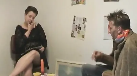 Elle adore baiser fort et se faire éjaculer sur le visage.