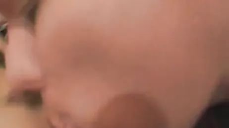 Droga, que vagabunda, como ela acaba engolindo todo o sêmen..