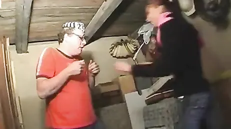 Droga, que vagabunda, como ela acaba engolindo todo o sêmen..
