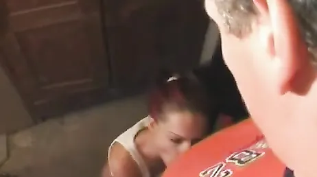 Droga, que vagabunda, como ela acaba engolindo todo o sêmen..