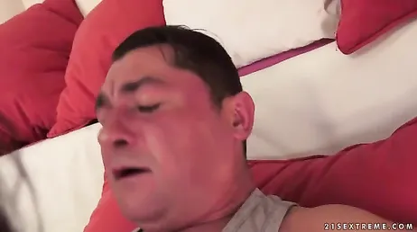 De kleinzoon weet zeker hoe hij zijn grootmoeder moet laten genieten, wat een fuck!