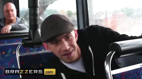 Sexo no ônibus com duas boas safadas, que foda!