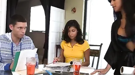 Au final il baisera sa copine et sa mère, presque rien...