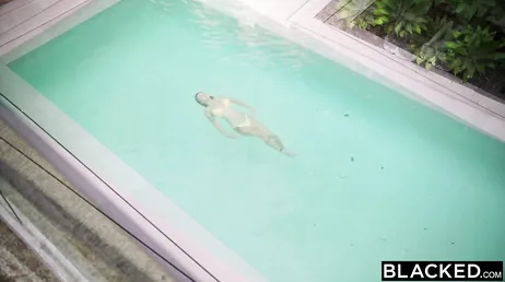 Tutto il cazzo dell'uomo nero le sta bene, questa donna è scandalosa...