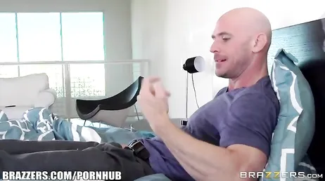 Alexa Tomas njuter av den goda kuken hos den stora Johnny Sins