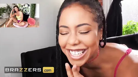 Squirting cum duell mellan Kira Noir och Paige Owens