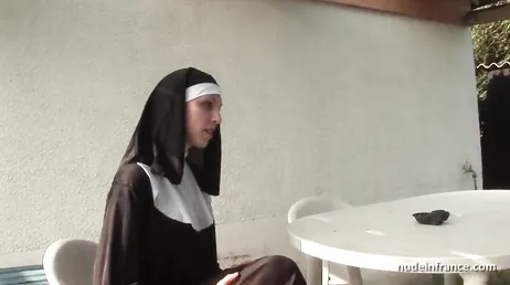 Mijn goedheid met de non, een pijpbeurt en een grote lul voor haar