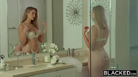 Pauvre blonde, ce black compte la détruire avec sa bite !