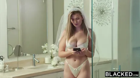 Pauvre blonde, ce black compte la détruire avec sa bite !