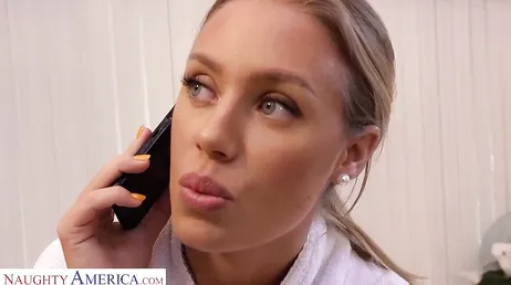 È sempre un piacere scopare con la dea Nicole Aniston