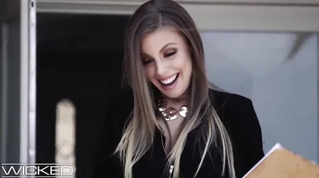 Britney Amber sure knows how to suck a big cock, uuuf!