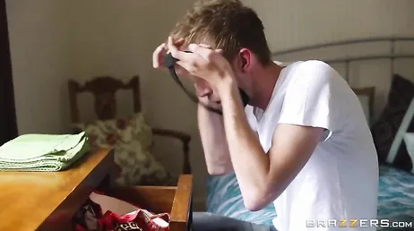 O filho dormindo e a mãe que transa com o melhor amigo..