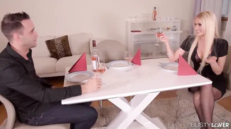 Familjens måltid slutar i en incestsextrekant, uuuf!