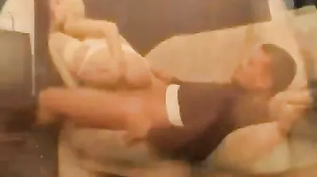 L'infirmière vient me baiser, elle est vraiment excitée...