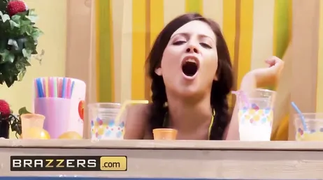 Jynx Maze, serverar lemonad till dig och blir hårt knullad också..