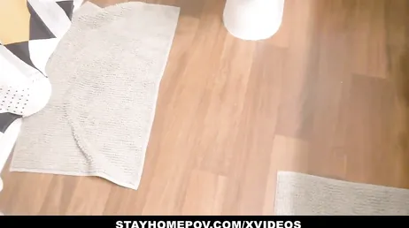 Zoe Oliver tillbringar karantänen med sin svarta pojkvän..