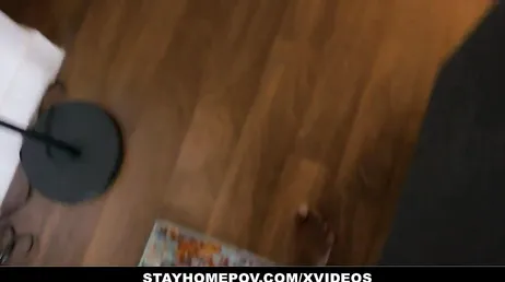 Zoe Oliver tillbringar karantänen med sin svarta pojkvän..