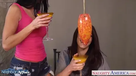 Raylene e Ava Addams curtindo um trio hardcore!