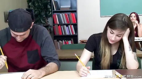 De studente geeft de slet Monique Alexander een goede beurt