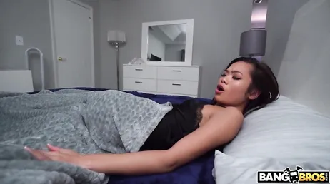 Mio Dio con l'asiatica, che culo fantastico che ha!