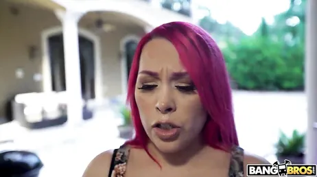 Alycia Starr, een grote kont die ervan houdt om heel hard geneukt te worden..