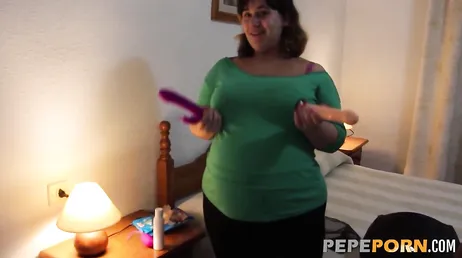 Une fille enceinte en chaleur a soif d'une belle et grosse bite