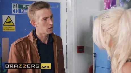 Brutal blonde Tommie Jo, what a way to eat cock, uuf!