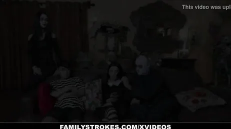 Orgía de La Familia Addams, esto si que es una buena versión!