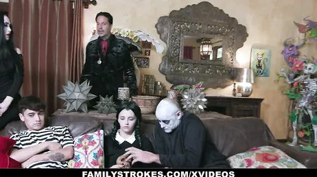 Orgía de La Familia Addams, esto si que es una buena versión!