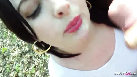 Passeggia per la campagna e la troia si lascia scopare molto forte..