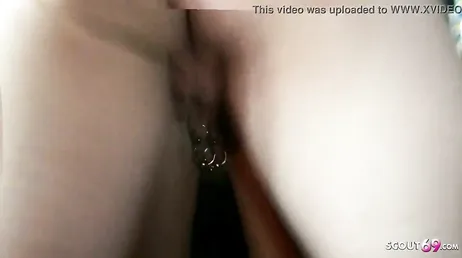 De klerk van de videotheek laat zich heel hard neuken..