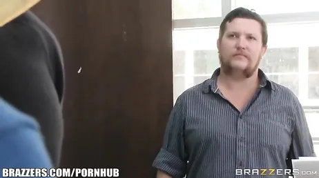 Lui succhia tutto, che cazzo ha il suo collega, uff!