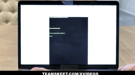 Hon är hennes systerdotter och titta inte på hur hon suger honom..