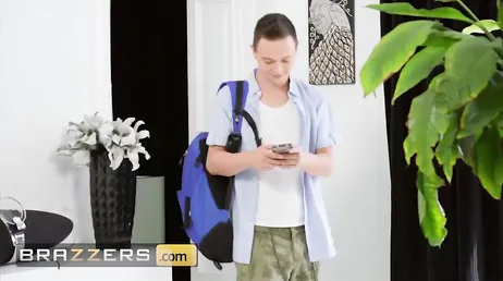 Es ist ein Vergnügen zu ficken, während die Schlampe Kira Queen Schwänze reitet